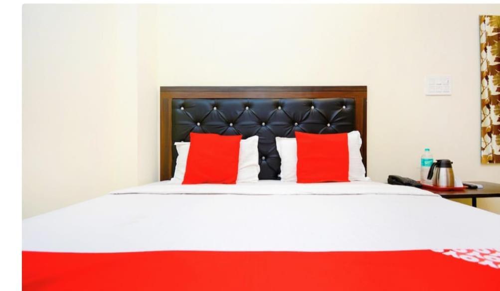 Hotel Golden Height จัณฑีครห์ ภายนอก รูปภาพ