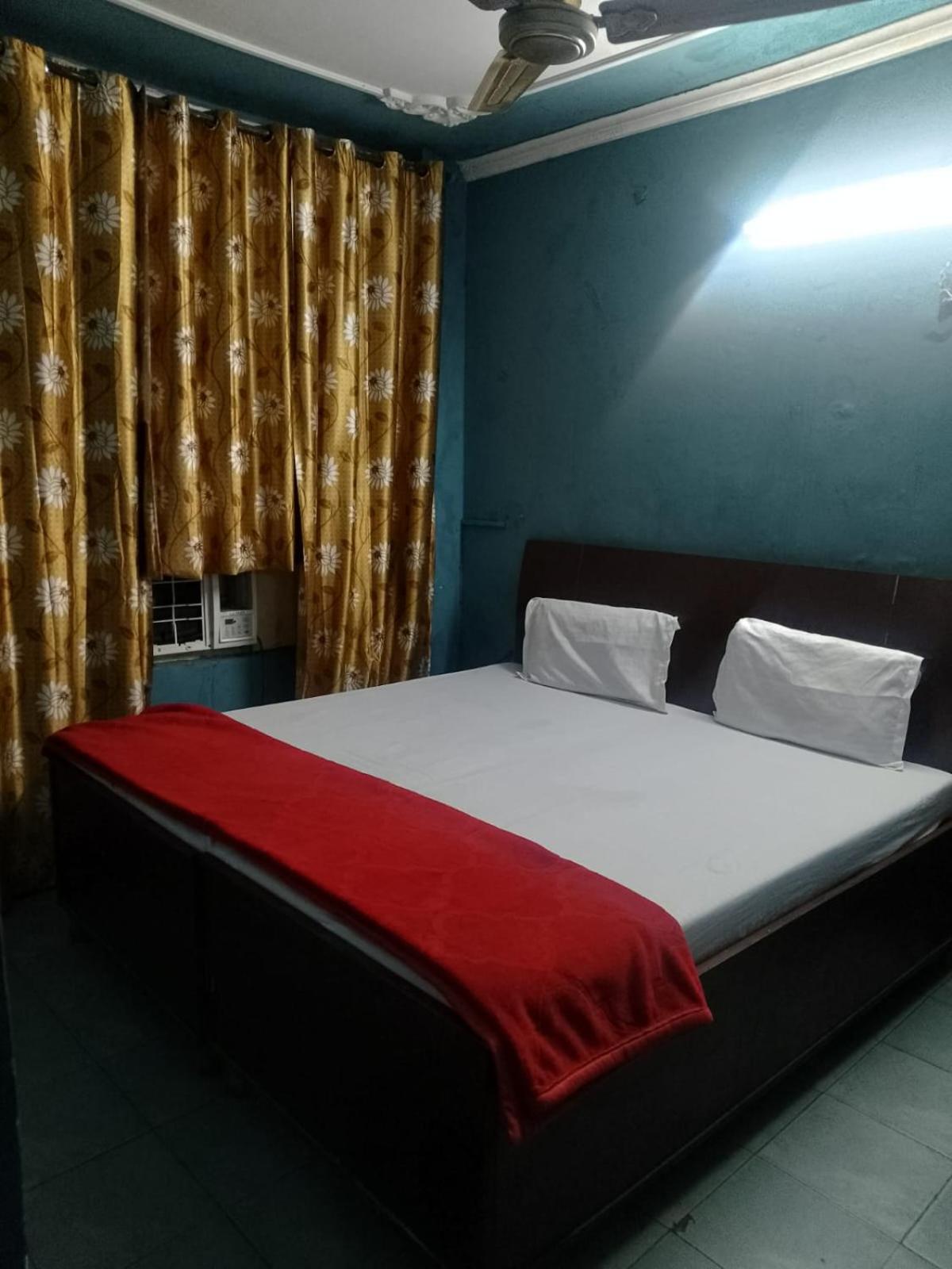 Hotel Golden Height จัณฑีครห์ ภายนอก รูปภาพ